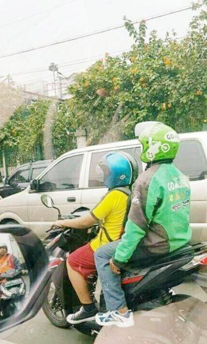 driver ojek online dibonceng penumpang (instagram.com/dramaojol.id)