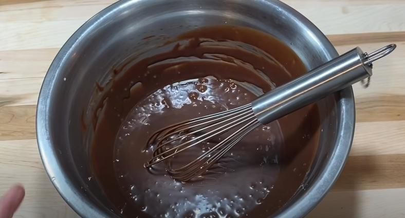 ilustrasi chocolate icing (youtube.com/Deli Cuisine)