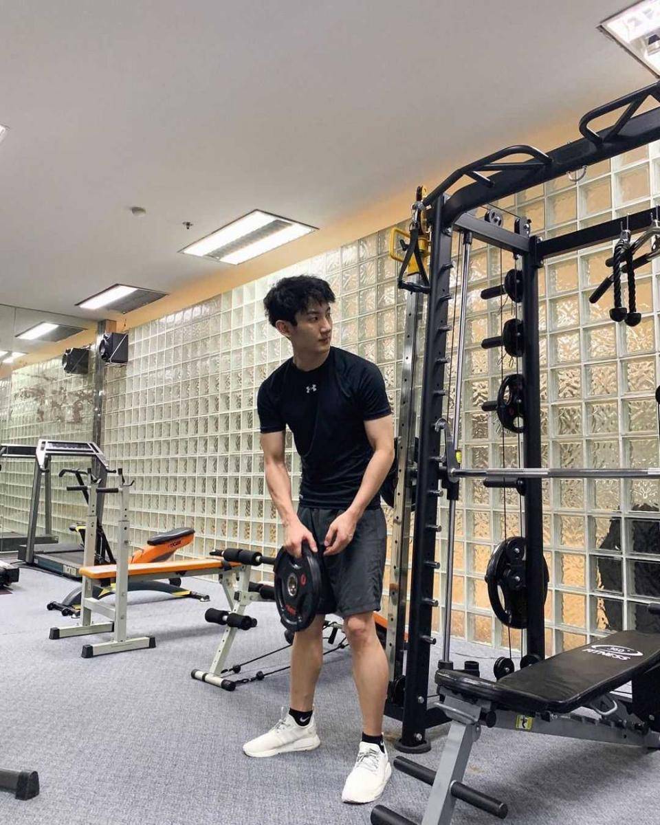 Short pants Toptap Jirakit (instagram.com/toptap_jirakit)