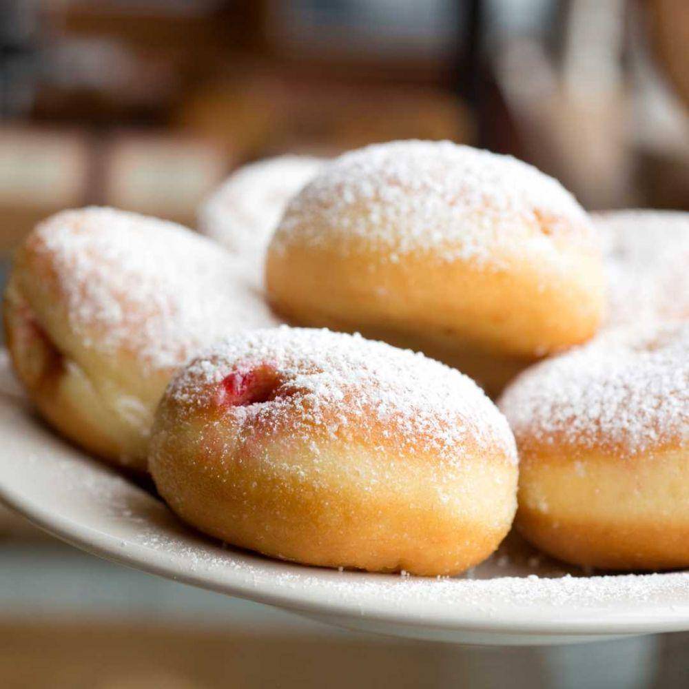 Sufganiyah (www.instagram.com/colsonpatisserie)