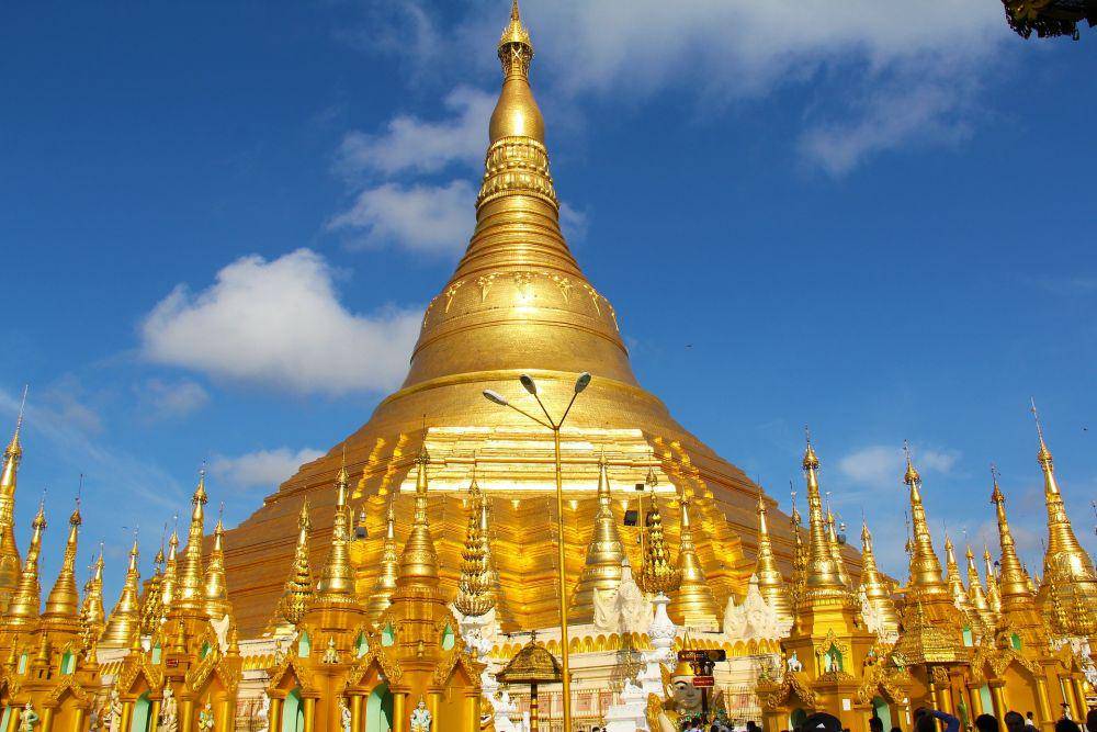 Shwedagon Pagoda (pixabay.com/sharonang)