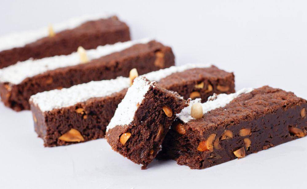 ilustrasi black bottom brownie (unsplash.com/Guy Basabose)