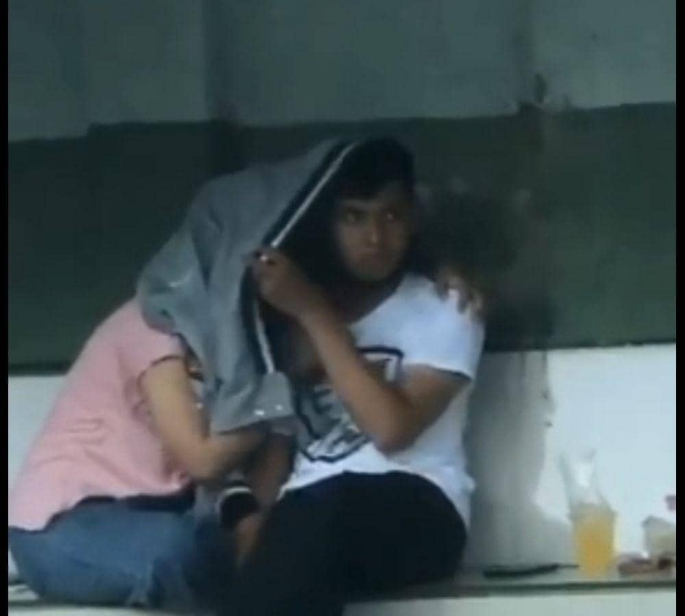 Tangkap layar sepasang sejoli Kota Bandar Lampung tertangkap kamera tengah memadu kasih di muka umum. (IDN Times/Istimewa)