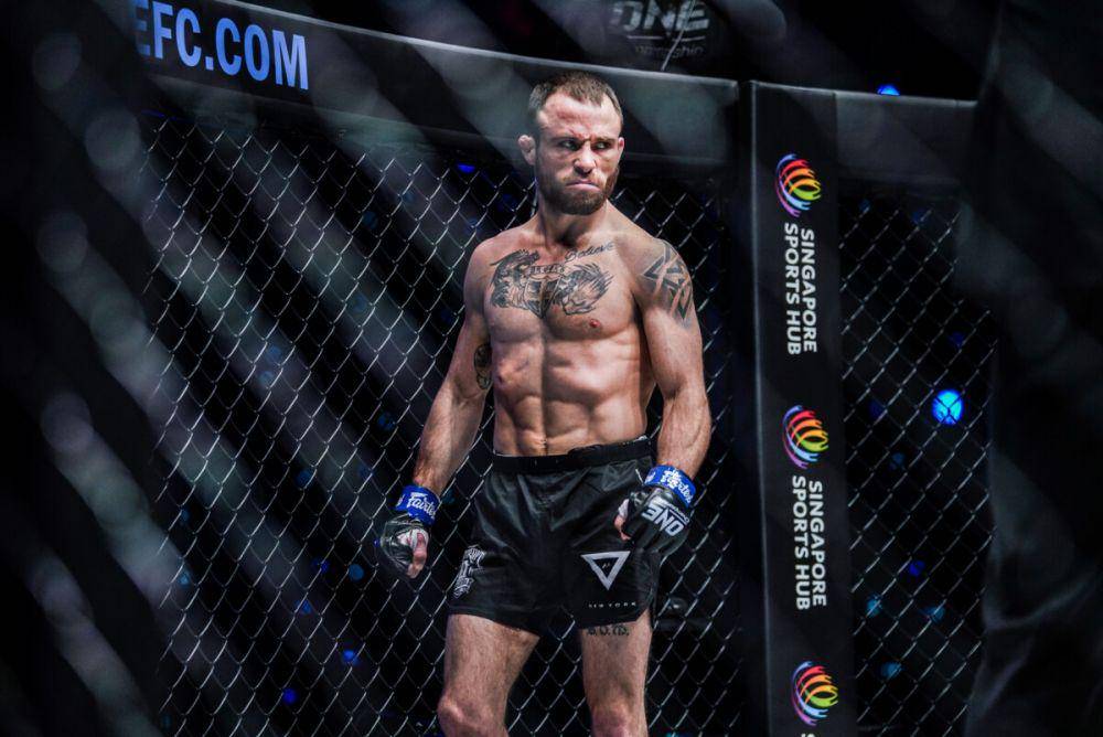 Jarred Brooks sesaat sebelum laga menghadapi Lito Adiwang dimulai. (dok. ONE Championship)