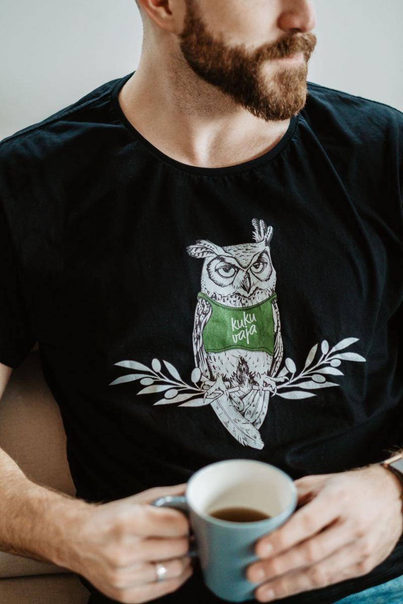 Ilustrasi t-shirt pria (unsplash.com/Kukuvaja Feinkost)