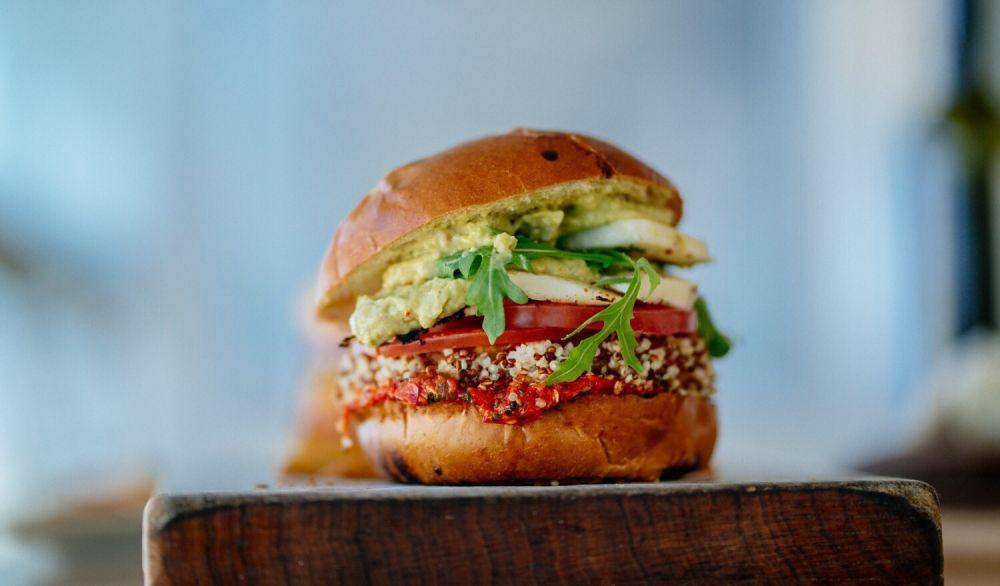ilustrasi avocado egg bap (unsplash.com/Lefteris kallergis)