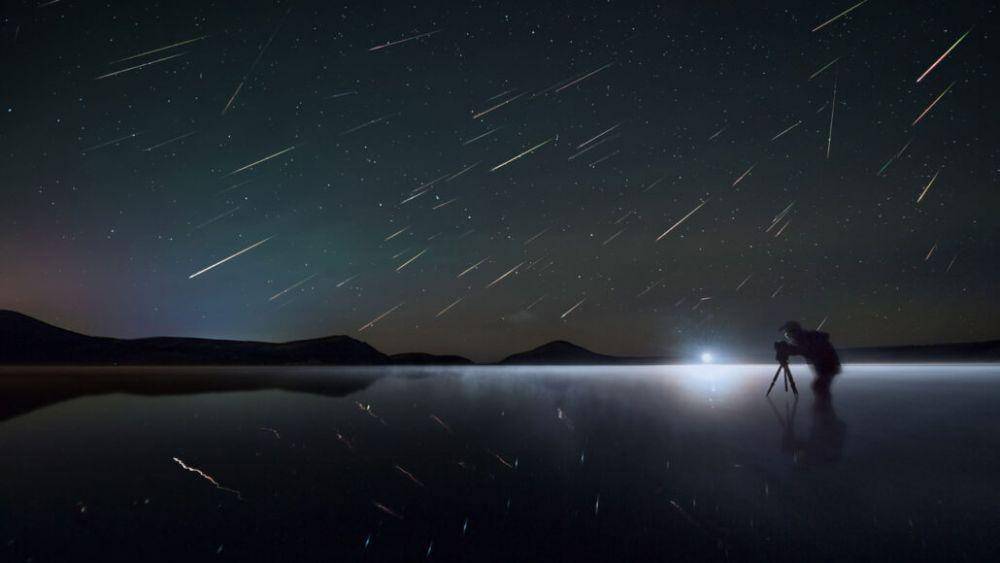 ilustrasi hujan meteor (sciencenewsforstudents.org)