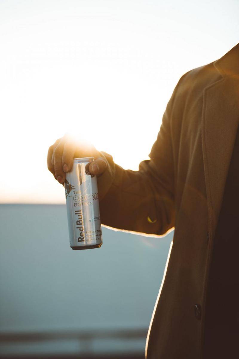 ilustrasi minuman energi ( unsplash.com/ Nathan Dumlao)