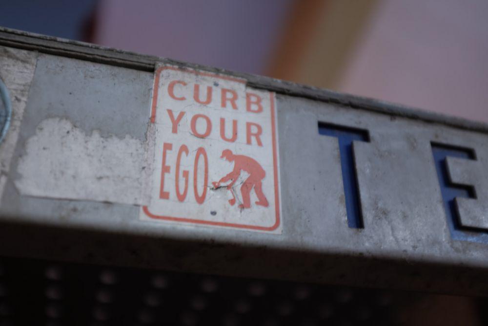 foto tulisan tentang ego (unsplash.com/denizen)