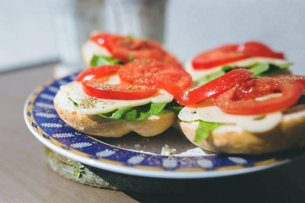 ilustrasi egg tomato bap (pexels.com/Kaboompics .com)