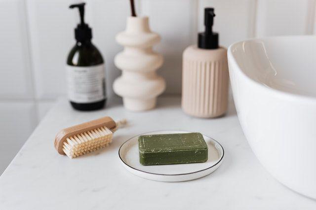 5 Face Scrub Cowok yang Menggunakan Niacinamide sebagai Oil Control