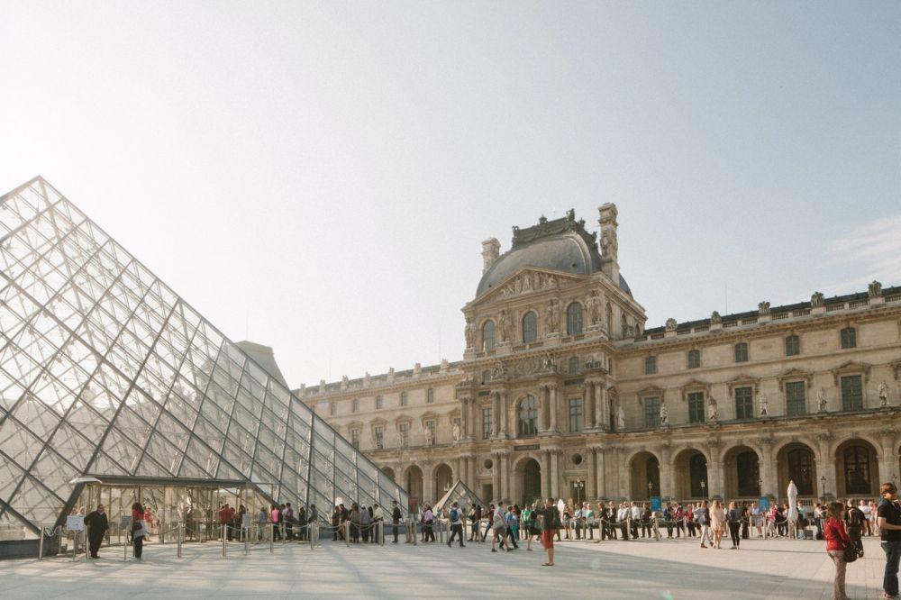 Musee de Louvre (pexels.com/Lina Kivaka)