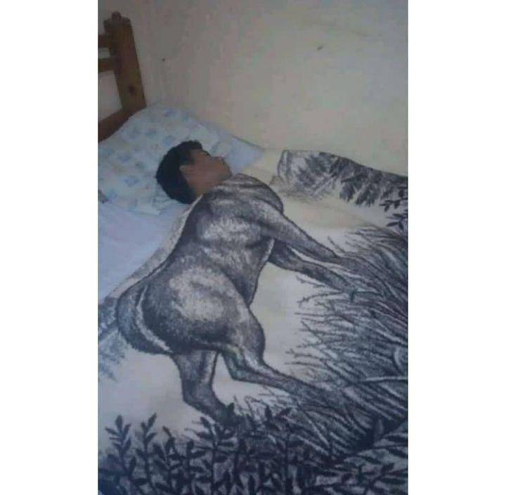 orang pakai selimut tak biasa (instagram.com/flashback_post)