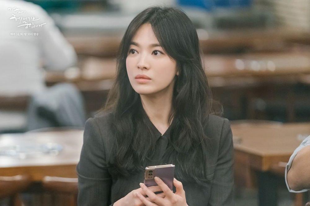9 Harga Outfit Song Hye Kyo di Now We Are Brea​​​​​​​king Up