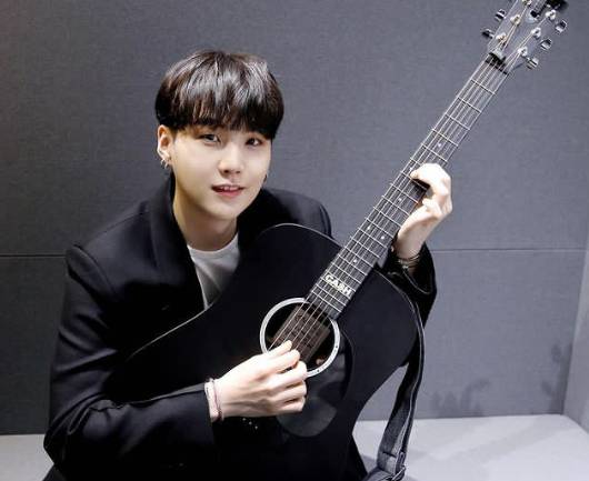 Suga BTS (instagram.com/suga_bighitentertainment/)