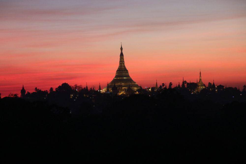 Shwedagon Pagoda (unsplash.com/sigma415)