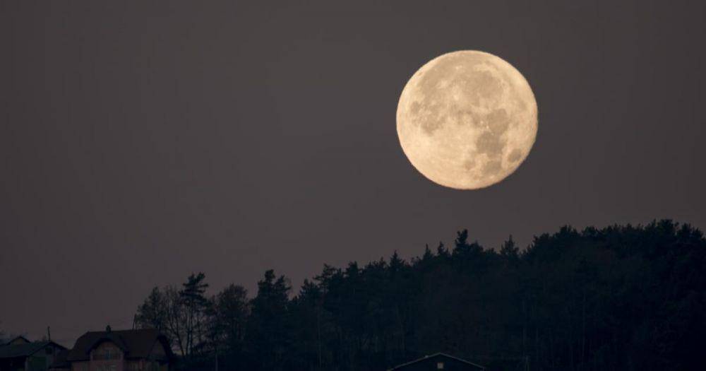 ilustrasi super moon (timeanddate.com)