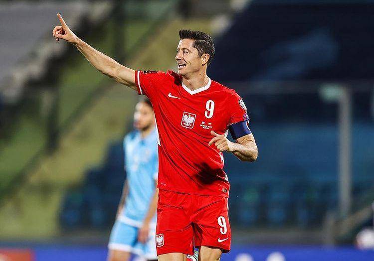 Robert Lewandowski saat membela Timnas Polandia (instagram.com/_rl9)