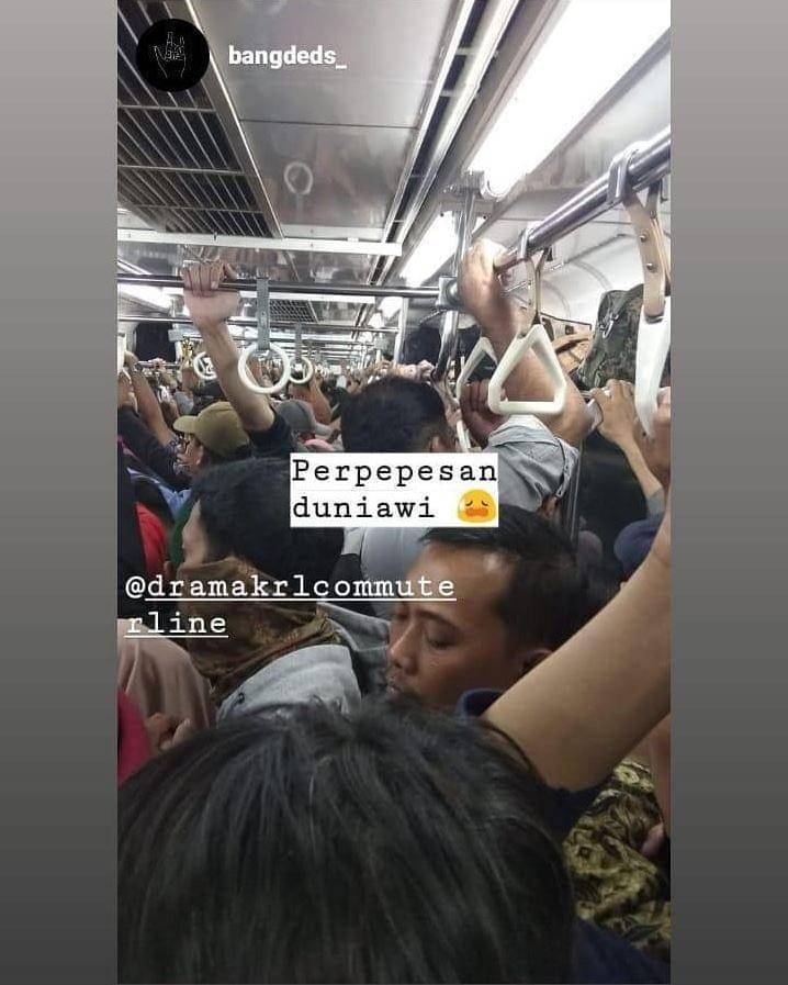 status media sosial naik angkutan umum (instagram.com/dramakrlcommuterline)