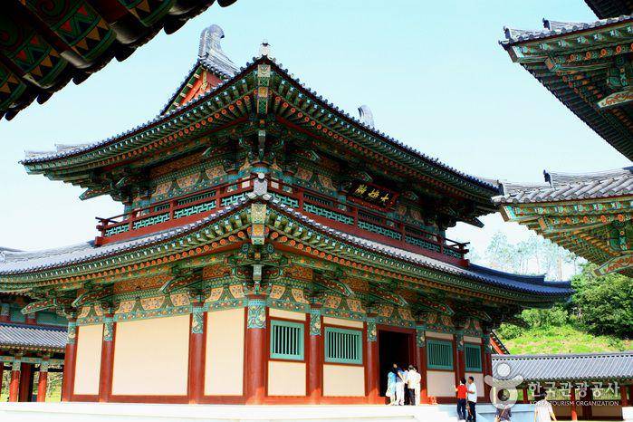 potret kompleks Baekje Cultural Land (english.visitkorea.or.kr)