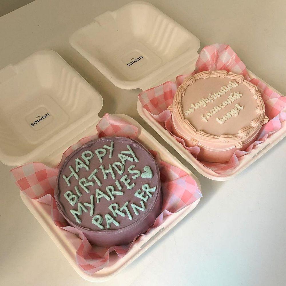 Bento cake (instagram.com/by.sowon)