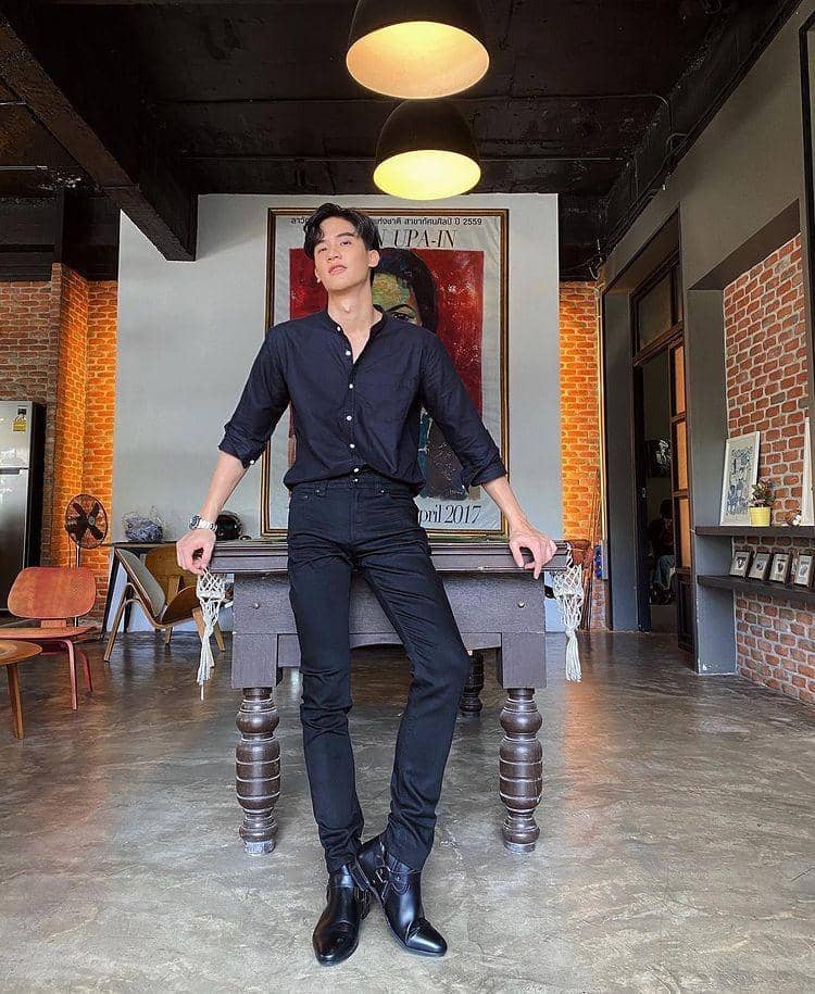 Ide gaya smart casual ala Tawan Vihokratana (instagram.com/tawan_v)