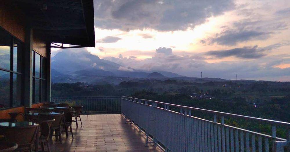 Pari Resto dan Cafe (instagram.com/pagungagrowisatakediri)