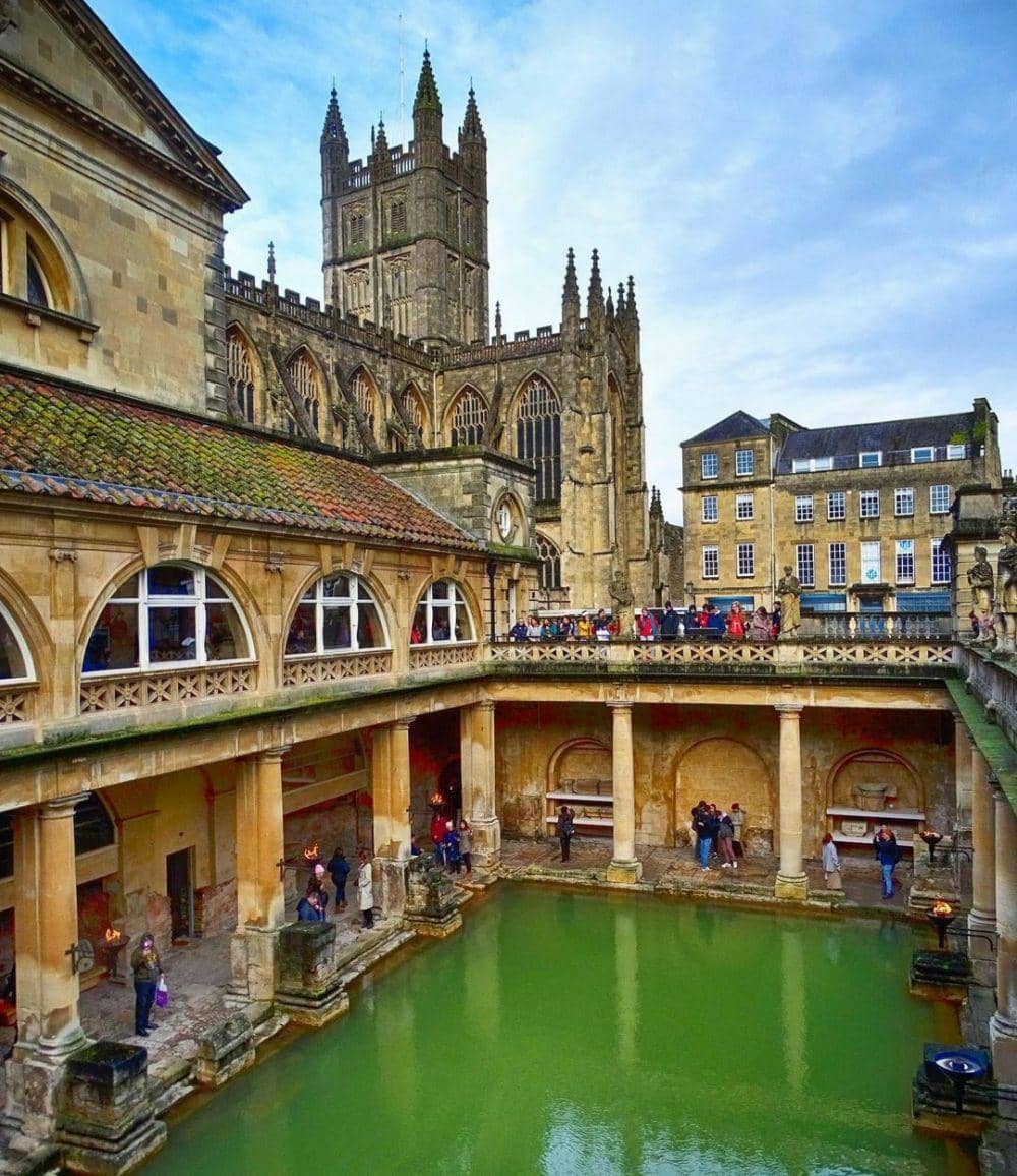 Roman Bath, Inggris Raya (instagram.com/riwie_photo)