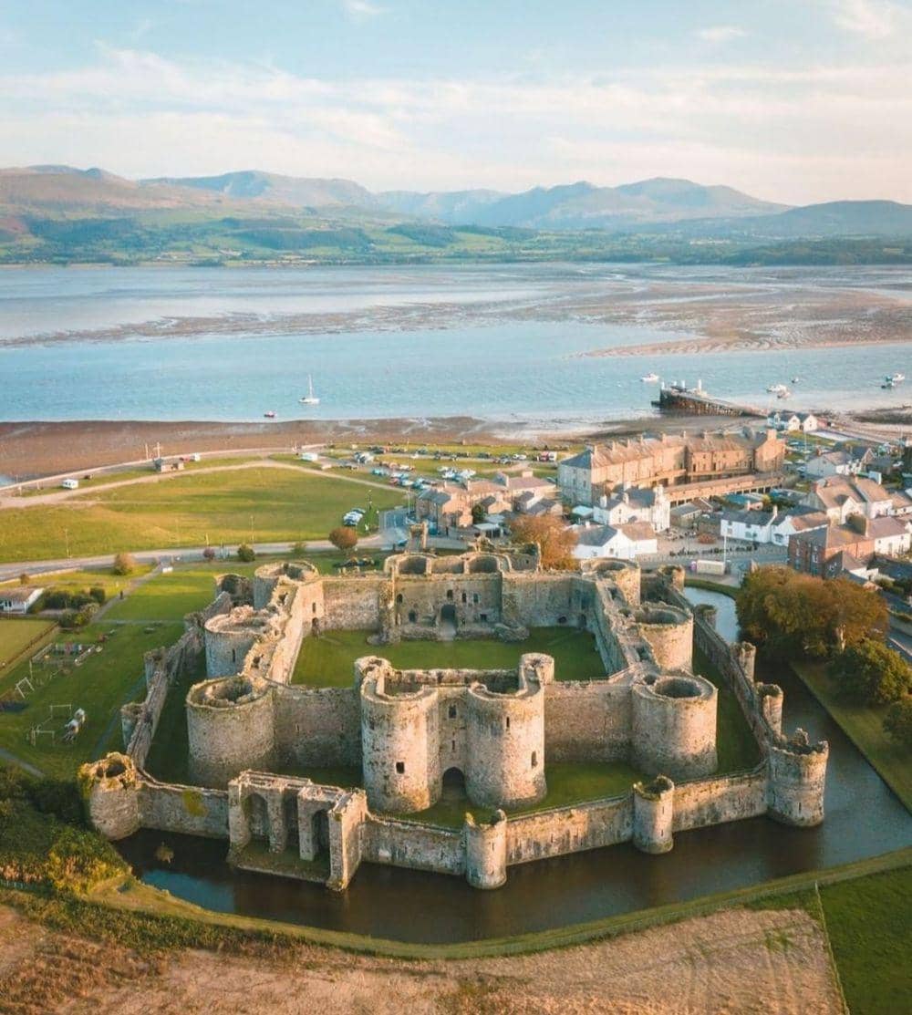Kastil Beaumaris, Wales (instagram.com/capture.wales)