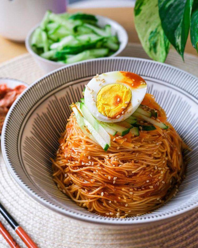 bibim guksu (instagram.com/faimdefleur)
