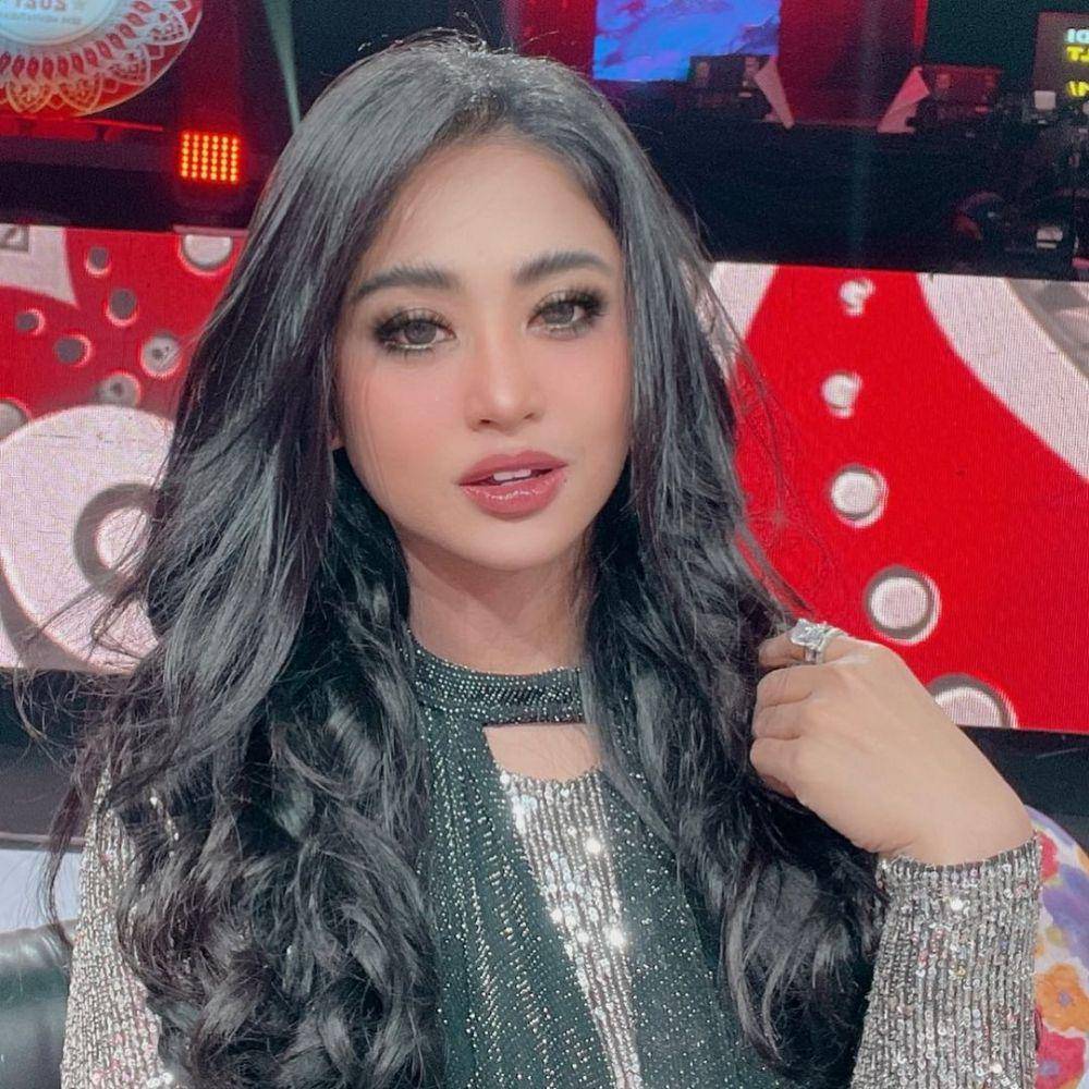 Dewi Persik (instagram.com/dewiperssikreal.new/)