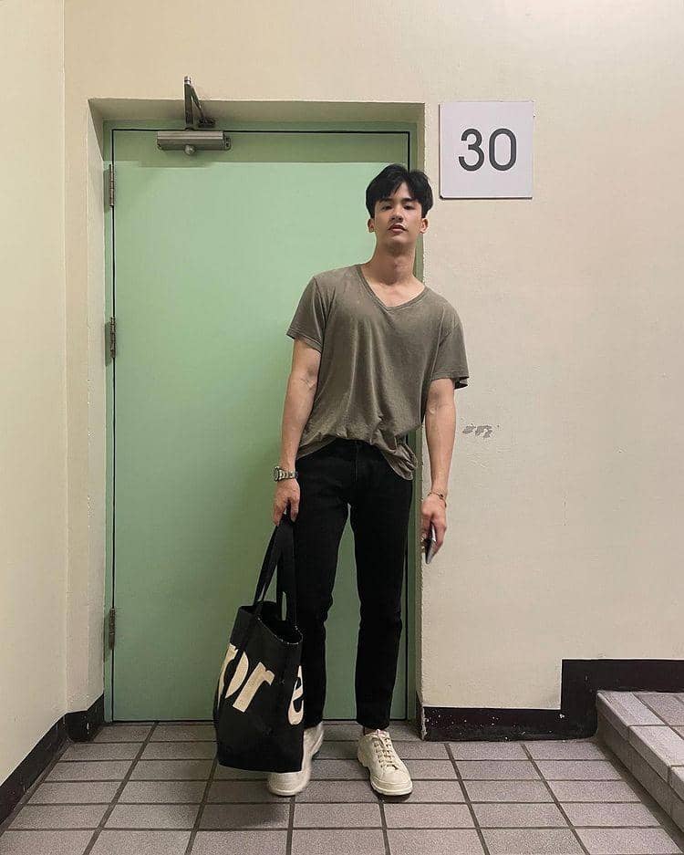 Ide gaya smart casual ala Tawan Vihokratana (instagram.com/tawan_v)