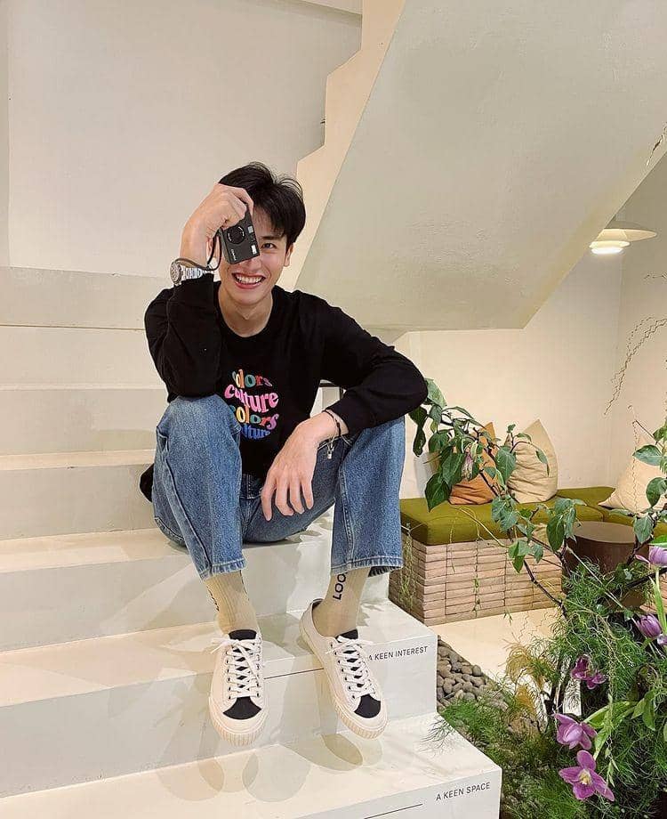 Ide gaya smart casual ala Tawan Vihokratana (instagram.com/tawan_v)