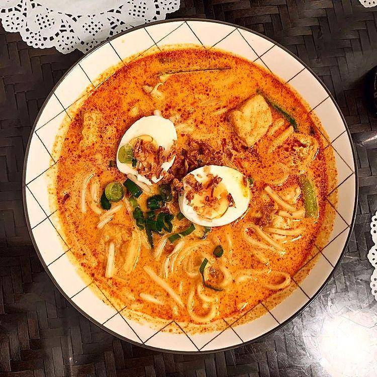 laksa (instagram.com/etfoodvoyage)