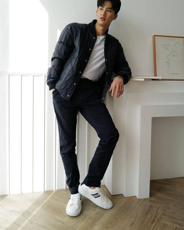 Ide gaya smart casual ala Tawan Vihokratana (instagram.com/tawan_v)