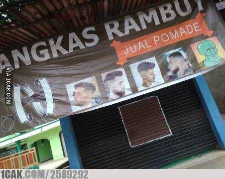 potret spanduk tukang cukur rambut yang unik (1cak.com)