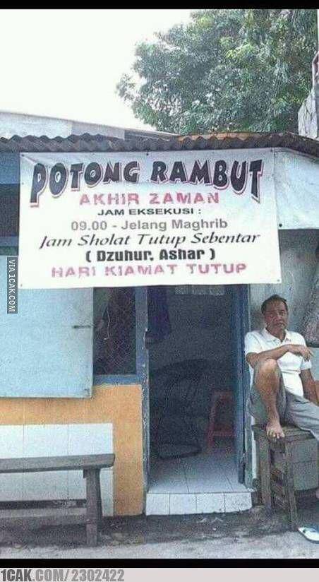 potret spanduk tukang cukur rambut yang unik (1cak.com)