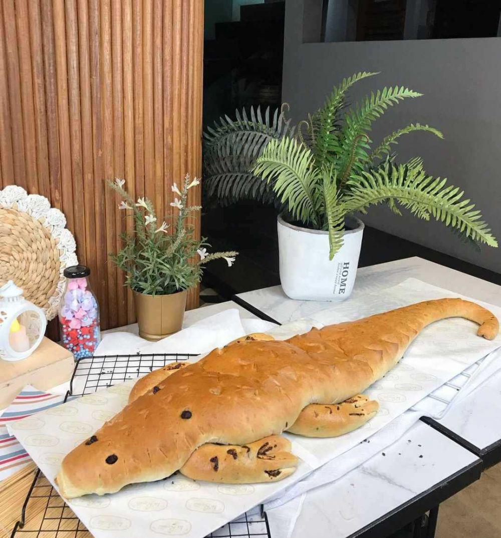 roti buaya (instagram.com/newlareinebakery)