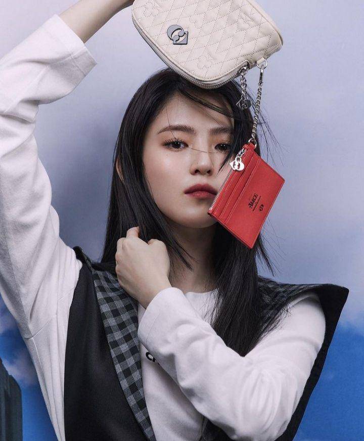 Han So Hee (instagram.com/9ato_ent)