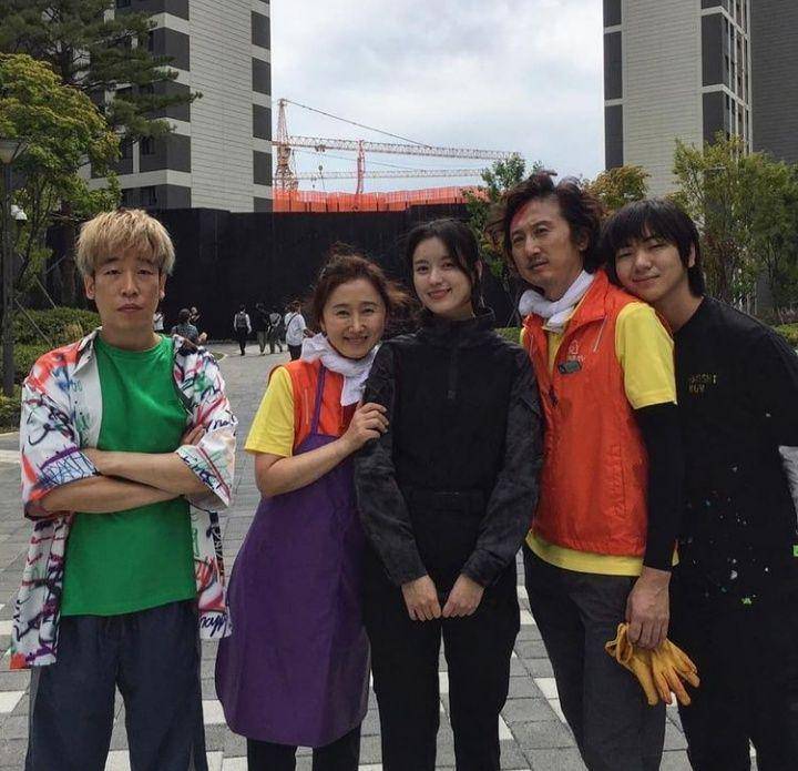 Kang Han Saem dan para cast lain Happiness (instagram.com/actorhansaem86)