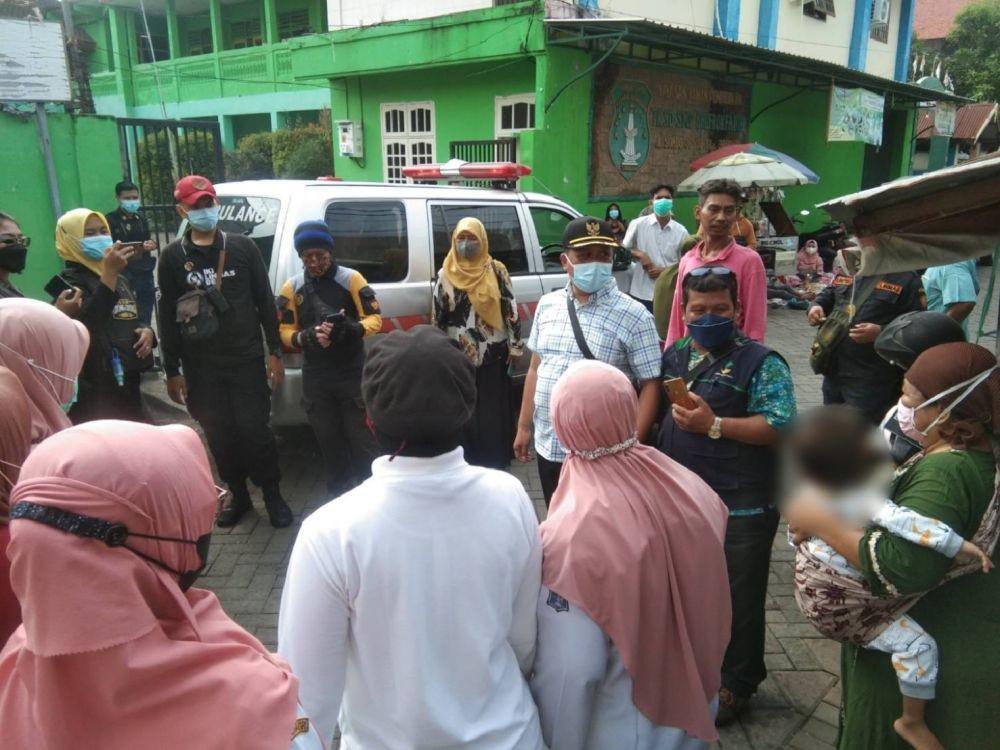 Balita ini kemudian ditangani Pemkot Surabaya. Dok. Humas Pemkot Surabaya.