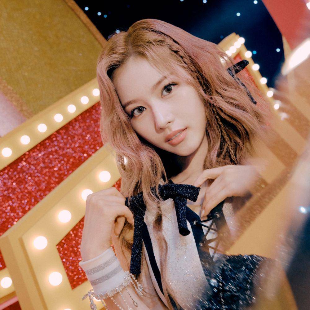 Sana TWICE (dok. JYP Entertainment)