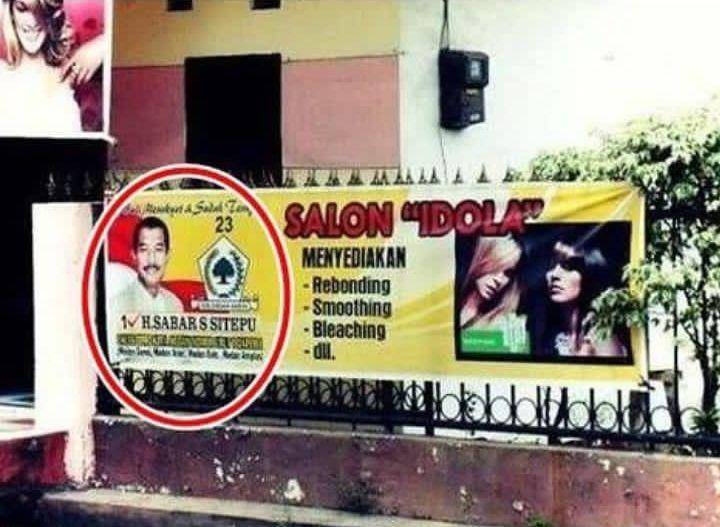 potret spanduk tukang cukur rambut yang unik (instagram.com/sejawatinja)