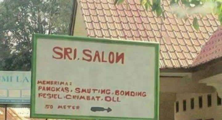 potret spanduk tukang cukur rambut yang unik (instagram.com/sejawatinja)