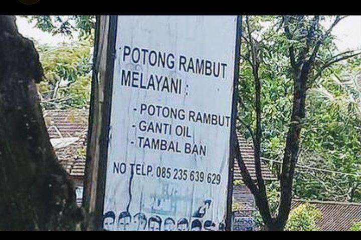 10 Tulisan di Spanduk Tukang Cukur Rambut Ini Uniknya Bukan Main