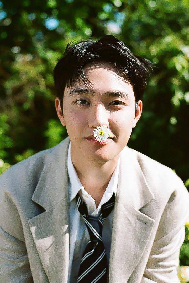 D.O EXO (instagram.com/weareone.exo)