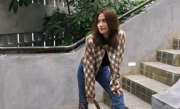 10 Ide Outfit untuk si Tubuh Mungil ala Stephanie Rose
