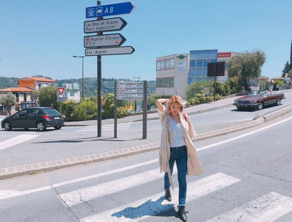 Celana jeans ala Hyoyeon SNSD (instagram.com/hyoyeon_x_x)