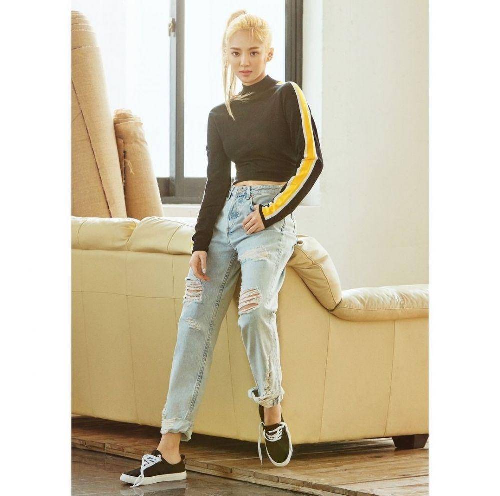 Celana jeans ala Hyoyeon SNSD (instagram.com/hyoyeon_x_x)