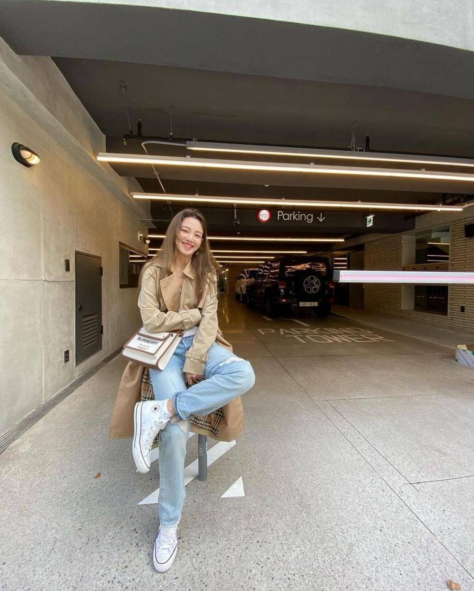 Celana jeans ala Hyoyeon SNSD (instagram.com/hyoyeon_x_x)